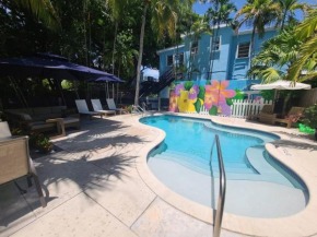Four Suites on Duval Street w parking and pool